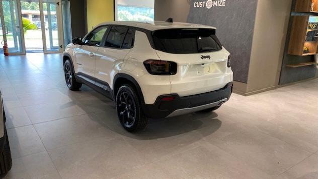 Jeep Avenger e-Hybrid 1.2 MHEV e-Hybrid Turbo Black Edition - Foto 7