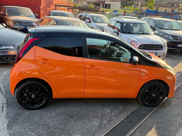 Aygo Connect 1.0 VVT-i 72 CV 5 porte x-clusive-unipro - Foto 9