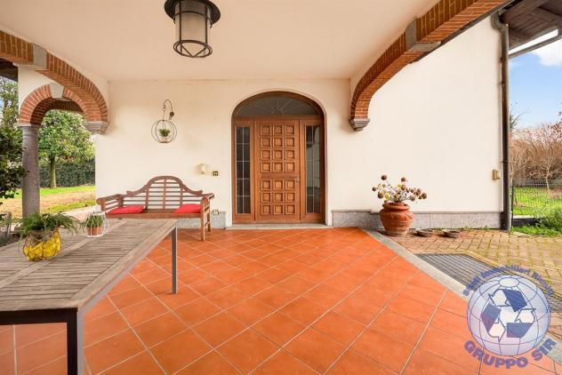 villa bifamigliare con capannone uso deposito - Foto 7