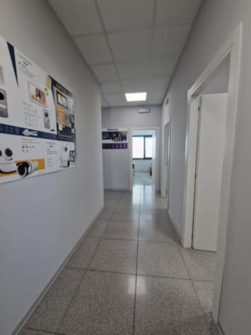 Immobile di 665 m² con più di 5 locali in affitto a Vanzago - Foto 13
