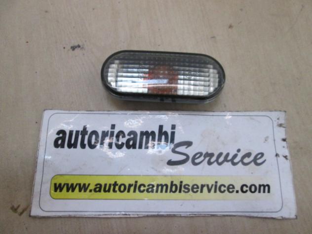 VOLKSWAGEN GOLF 3 2.0 5M 110KW RICAMBIO FRECCIA INDICATORE DI DIREZIONE OSCURATA PARAFANGO 3A0949117B