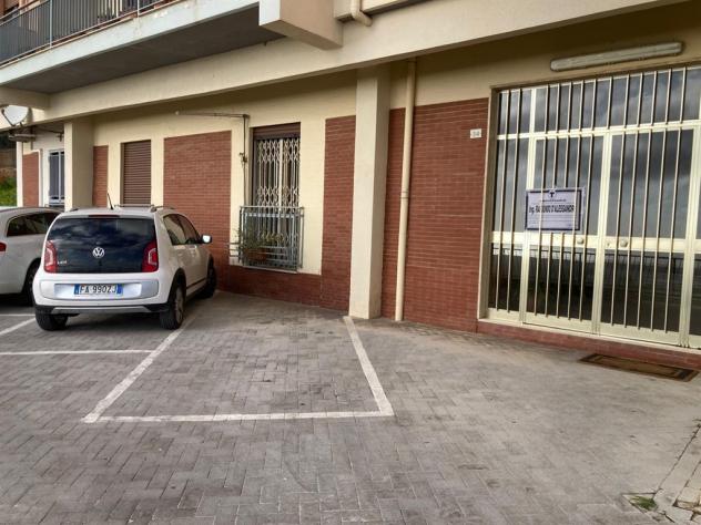 Appartamento di grande respiro,sei vani con vista mare e templi,gli altri vani molto luminosi e soleggiati. Tripla esposizione,posto auto,zona con fac - Foto 10