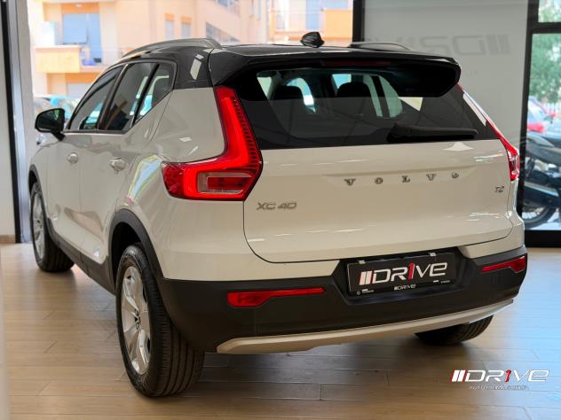 VOLVO XC40 (2017--) XC40 T2 Momentum - Foto 5