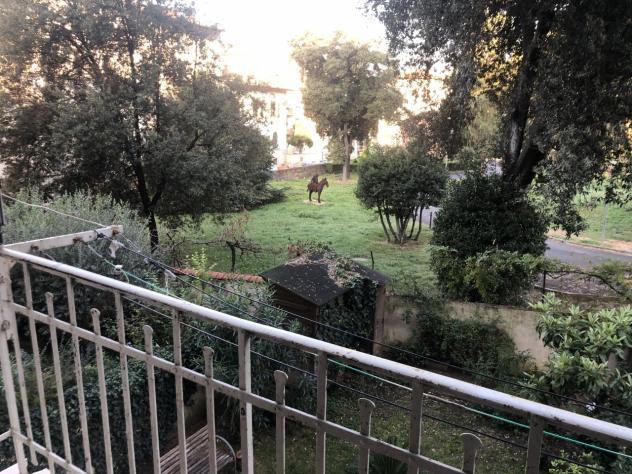 L'appartamento di mq.100 ha una buona distribuzione degli spazi con vani ampi, grandi finestre e soffitti alti; si fa apprezzare per la piacevole lumi - Foto 5