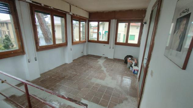 IMMOBILE DI PRESTIGIO di 8 vani e di 260 mq (VIAREGGIO - Viareggio Città Giardino) rif. 592 - Foto 15