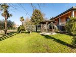 Villa indipendente con annesso capannone e area cortiliva di 1500mq