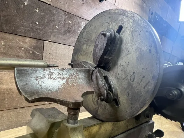 Tornio antico in ottone da orologiaio a manovella del XIX secolo - Foto 4