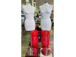 QUATTRO MANICHINI MEZZO BUSTO DONNA CON PIEDISTALLO