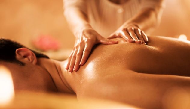 NEW CLARA MASSAGGIATRICE 25 ANNI PAZIENTE E DISPONIBILE MASSAGGI DIVERSI Tel:3509115976