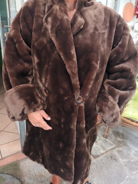 Cappotto Alba Fornari pelo raso marronecangiante effetto pelliccia - Foto 2