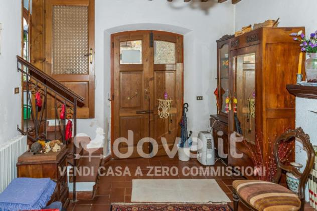 Casa indipendente di 150 m² con più di 5 locali e box auto in vendita a Cetona - Foto 2