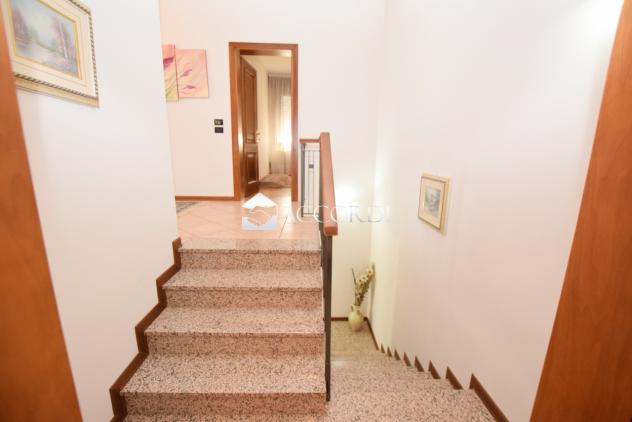 CASA INDIPENDENTE di 11 vani e di 220 mq (VOLPAGO DEL MONTELLO) rif. SW130_3 - Foto 18