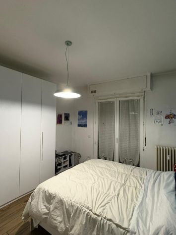 Trilocale con doppio balcone, ristrutturato e arredato - Foto 15