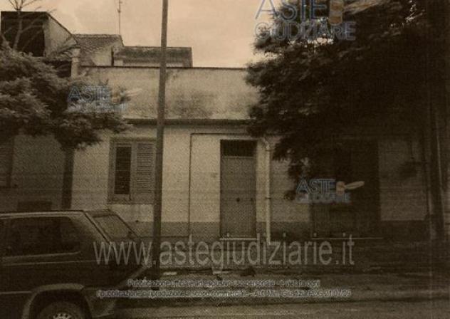 IMMOBILI-IMMOBILE RESIDENZIALE-via Ugo Foscolo n. 42-44