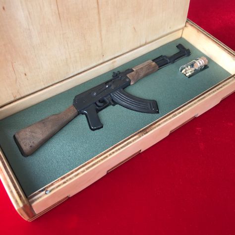 AK-47 con parti in legno nella in miniatura pistola a centerfire 2mm - Foto 4