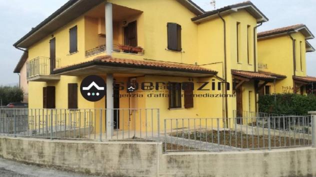 PONTE DEGLI ALBERI: Montefelcino- nella tranquilla e riservata zona di ponte degli alberi, all'interno del quartiere leoncavallo, proponiamo in vendit