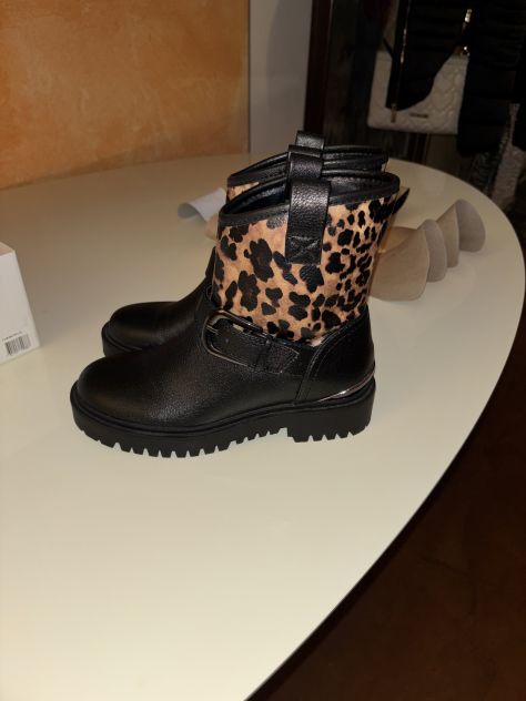 BELLISSIMI STIVALI NUOVI COMPLETI BASSI DA DONNA FIRMATI GUESS ORIGINALI,N 36 - Foto 3
