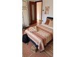 Singola con letto una piazza e mezzo.