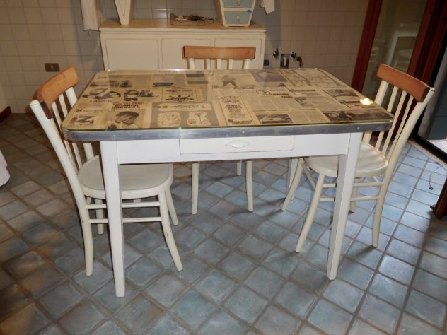 Tavolo con cassetto+4 sedie anni '50, restauro e decoro a mano Shabby Style - Foto 2