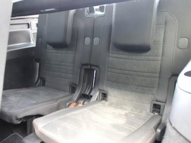 VOLKSWAGEN Touran 2.0 TDI 150 CV SCR DSG Executive BlueMotion Tech. rif. 23637742 - Foto 9