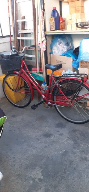 Bicicletta da donna rossa marca Schiano