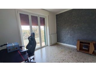 Trilocale 90 Mq con balcone e cantina