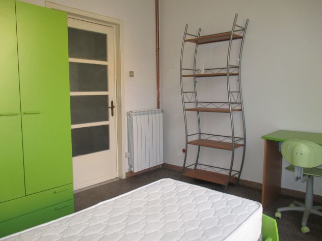 Due singole con balcone per ragazze in V.Turati - Foto 4