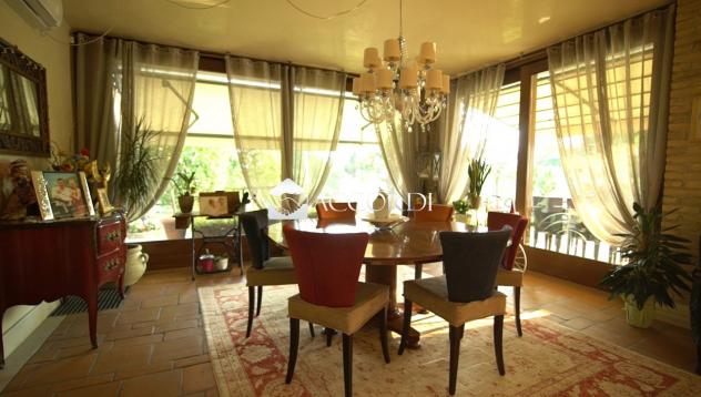 VILLA di 6 vani e di 450 mq (REFRONTOLO) rif. SM05