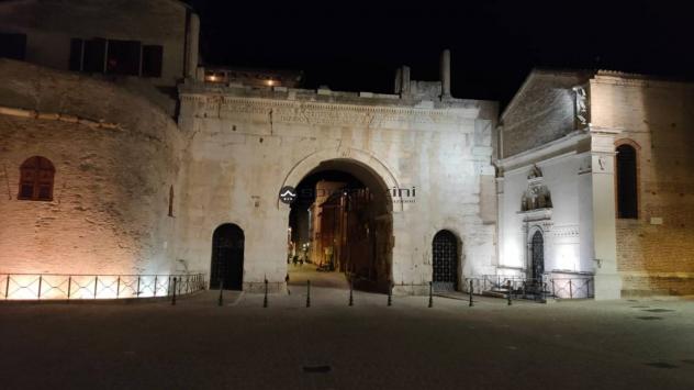 ALLE PORTE DEL CENTRO STORICO: Fano alle porte del centro
per chi desidera un'attività di bar e tabacchi in una posizione strategica, mettiamo in vend - Foto 9