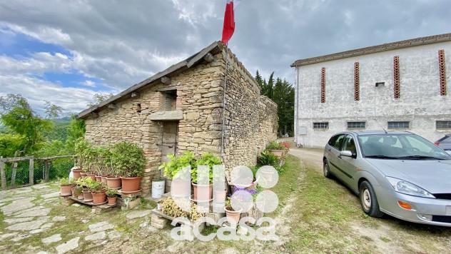 CASALE con CAPANNONI e TERRENO AGRICOLO - Foto 4