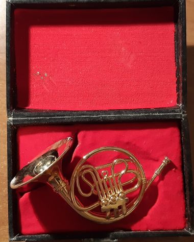 Strumenti Musicali in Miniatura C O R N O in METALLO DORATO