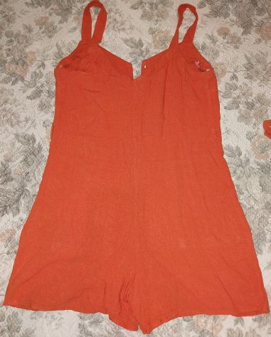 Tutina estiva corta rossa Primark, con bottoni sul davanti e tasche. - Foto 2