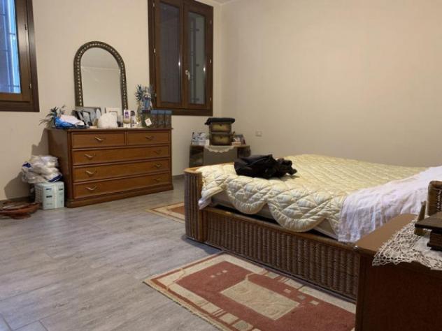 Casa indipendente di 240 m² con più di 5 locali e box auto in vendita a San Felice sul Panaro - Foto 8