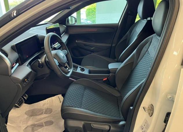 Volkswagen T-Roc T-Roc 1.5 eTSI ACT 150 CV DSG R-Line - Foto 6