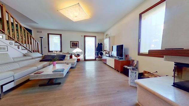 VILLA A SCHIERA di 5 vani e di 190 mq (MONTEBELLUNA) rif. DG368 - Foto 9