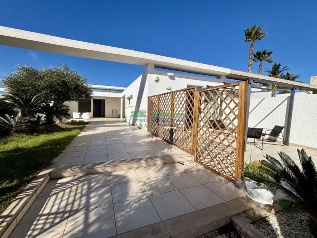 Rif. 2480 - Villa a schiera con verande e giardino a Marina di Ragusa - Foto 6