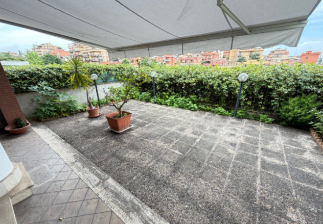 FIDENE, VIA MARIO DEL MONACO, SU DUE LIVELLI CON GIARDINO