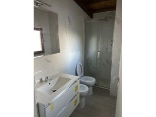 MONTEPORZIO CATONE BILOCALE CON CORTILE E POSTO AUTO