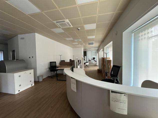 NEGOZIO 5 VETRINE OPNE SPACE