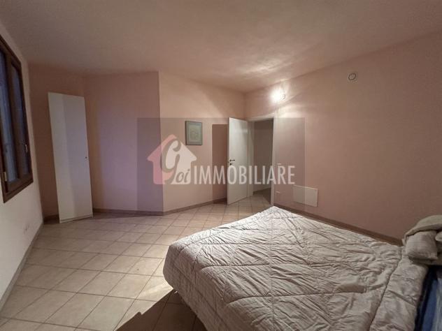 Elegante villa con giardino privato e possibilità bifamiliare - Foto 11