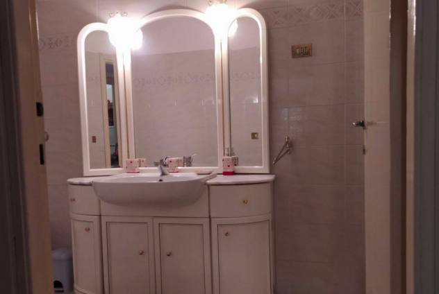 BALDO DEGLI UBALDI TRILOCALE ARREDATO CON TERRAZZO PRIVATO. - Foto 2