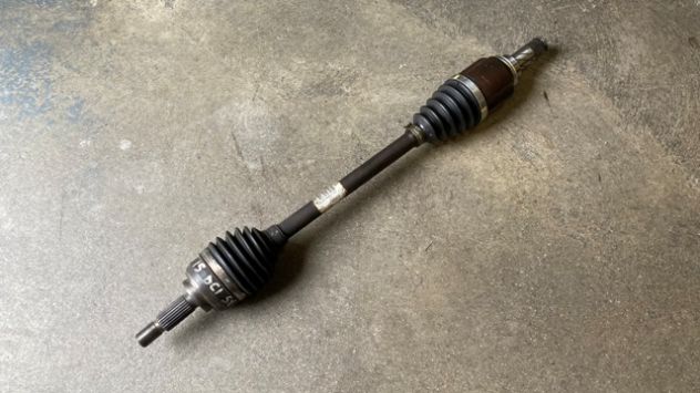 Semiasse anteriore SX Renault Clio 3 1.5DCI del 2007 (8201555669)