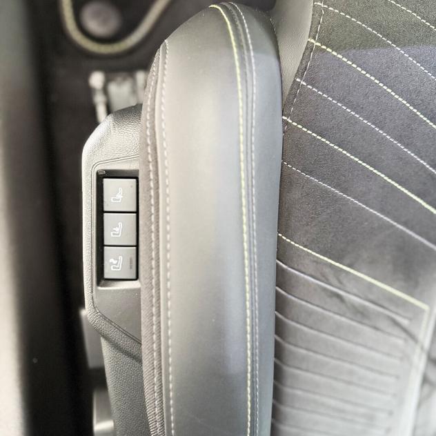 Peugeot 208 Hybrid 145 e-DCS6 GT con sedili elettrici - Foto 5