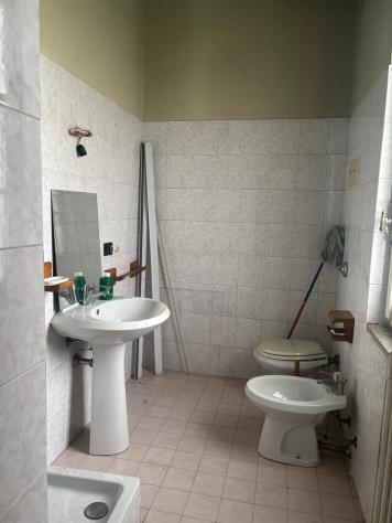 VILLA SINGOLA CON DUE APPARTAMENTI DA PARZIALMENTE RISTRUTTURARE - Foto 7