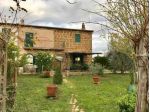 RUSTICO di 7 vani e di 200 mq (SORANO) rif. POD.SOV.
