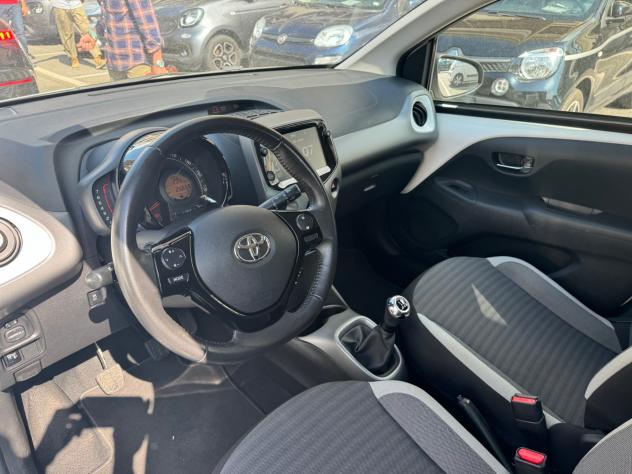 Toyota Aygo 1.0 VVT-i 72 CV 5 porte x-play MMT LED CAR PLAY PDC BLUETOOTH CERCHI 16 KAMERA NAVI PDC - Foto 8