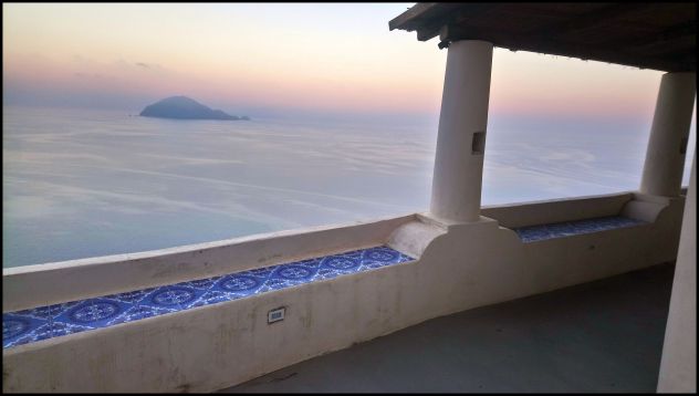 Alicudi, Isole Eolie, casa indipendente di mq. 66, con terreno perimetrale di pe