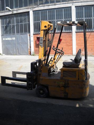 carrelli elevatori,bilance presse, macchinari vari Euro 1.700 - Foto 2