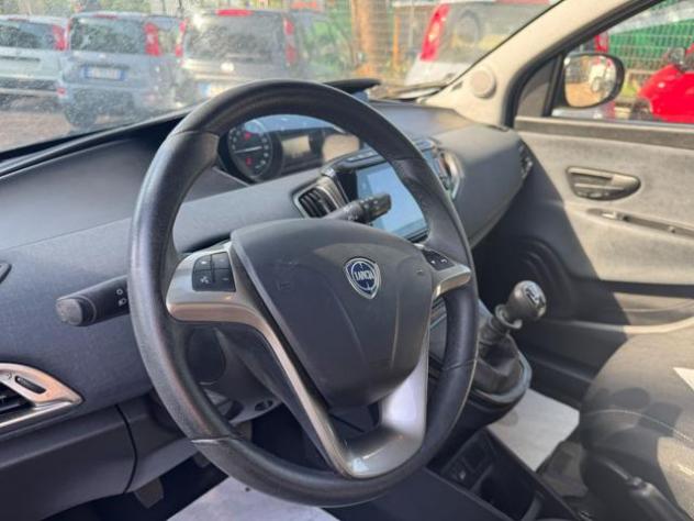 LANCIA Ypsilon Hybrid Ecochic 1.0c 70cv rif. 24036840 - Foto 4