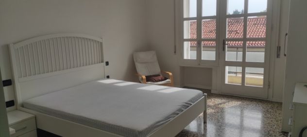 Disponibile una camera, urgente (primo luglio), no perditempo